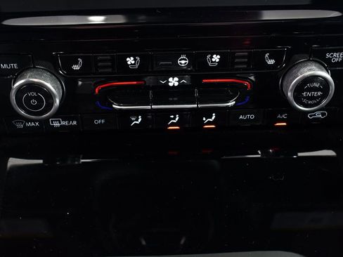 Used 2022 Jeep Grand Cherokee Overland AWD/4WD image 29