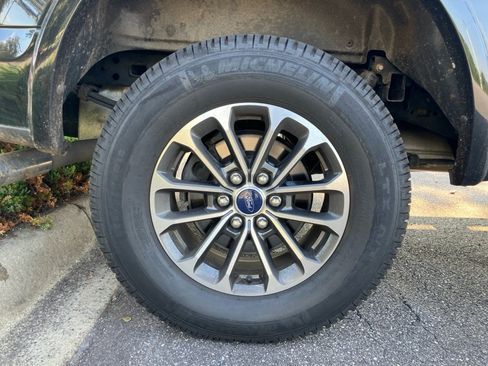 Used 2019 Ford F150 XLT w/ Equipment Group 302A Luxury AWD/4WD image 25