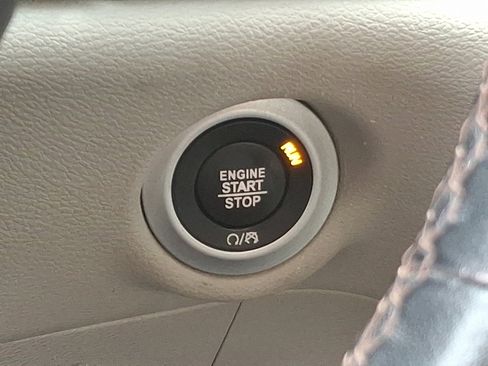 Used 2020 Chrysler Pacifica Touring-L Plus image 23