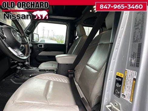 Used 2023 Jeep Wrangler Unlimited Sahara AWD/4WD image 15