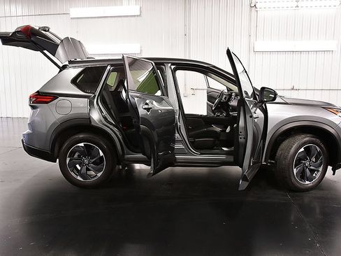 Used 2024 Nissan Rogue SV AWD/4WD image 30