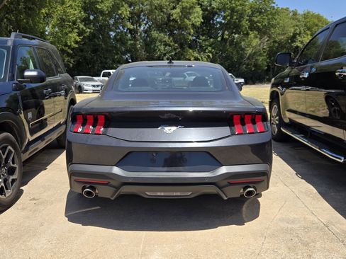 Used 2024 Ford Mustang Coupe RWD image 5