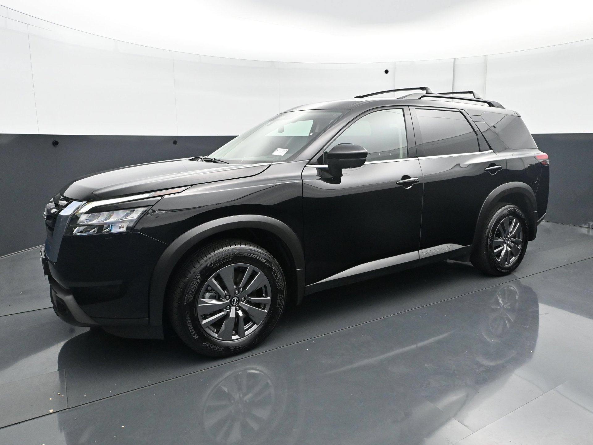 Used 2025 Nissan Pathfinder SV w/ SV Premium Package AWD/4WD image 2