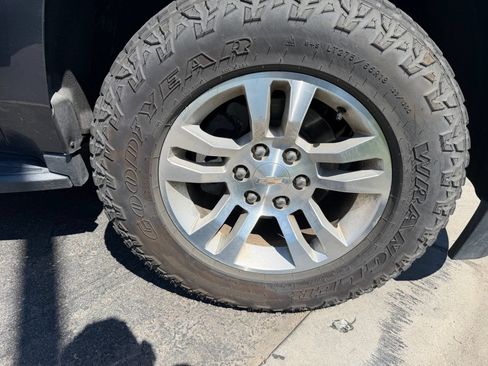 Used 2019 Chevrolet Suburban LT AWD/4WD image 1