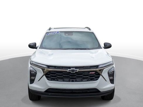 Used 2024 Chevrolet Trax RS w/ Sunroof Package FWD image 3
