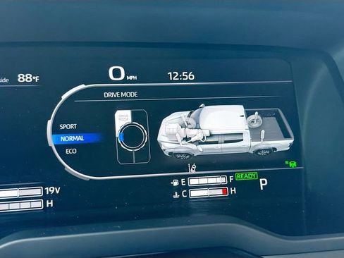 Used 2024 Toyota Tundra Limited AWD/4WD image 28