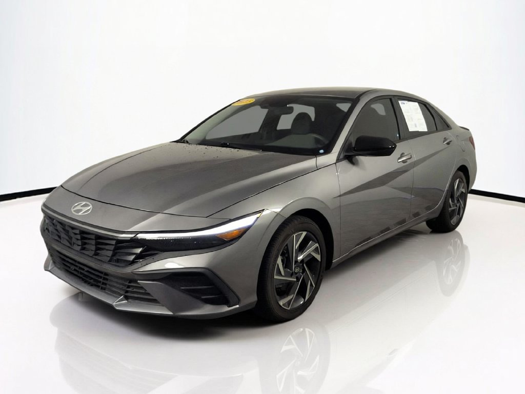 Used 2025 Hyundai Elantra Sport FWD image 11