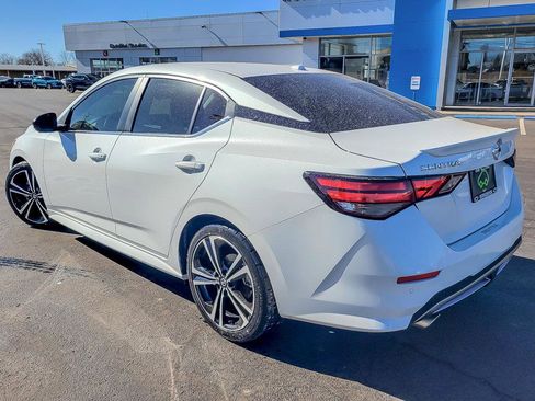 Used 2022 Nissan Sentra SR w/ SR Premium Package image 9