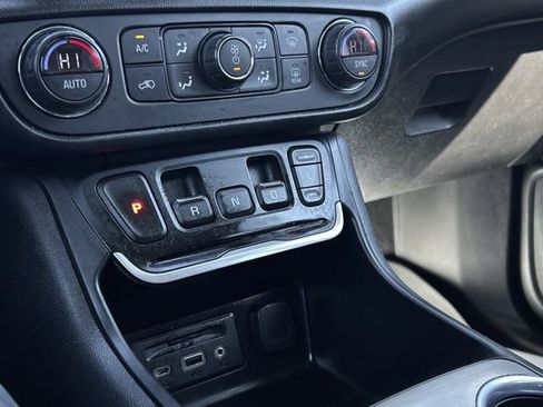 Used 2019 GMC Terrain Denali w/ Advanced Safety Package AWD/4WD image 41