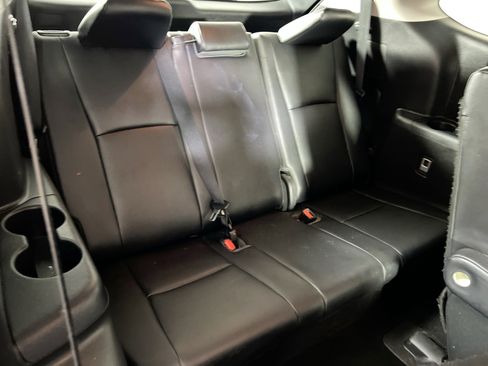 Used 2022 Toyota Highlander XLE image 26