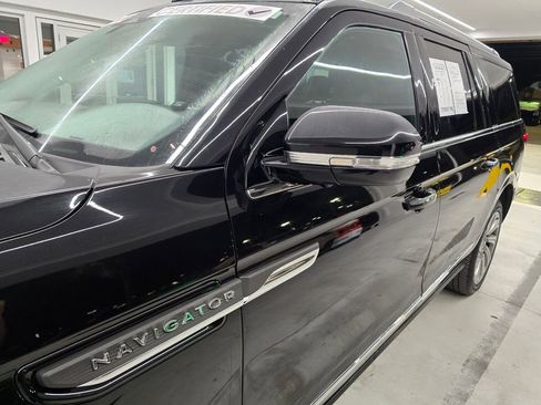 Used 2023 Lincoln Navigator L Reserve RWD image 11