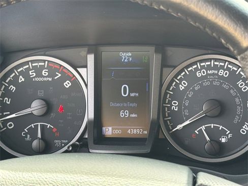 Used 2023 Toyota Tacoma TRD Off-Road image 31