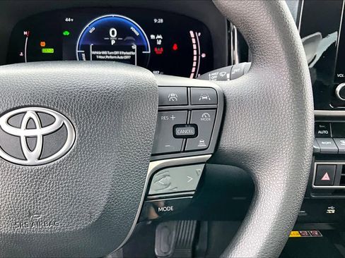 Used 2025 Toyota Camry LE image 25