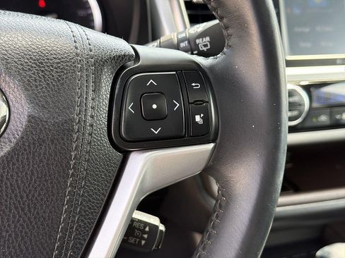 Used 2016 Toyota Highlander XLE w/ Preferred Accessory Package FWD image 36