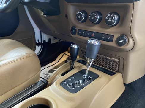 Certified 2015 Jeep Wrangler Unlimited Sahara w/ Dual Top Group image 35