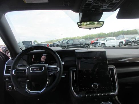 New 2026 GMC Yukon Elevation image 16