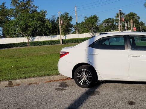 Used 2017 Toyota Corolla LE image 9