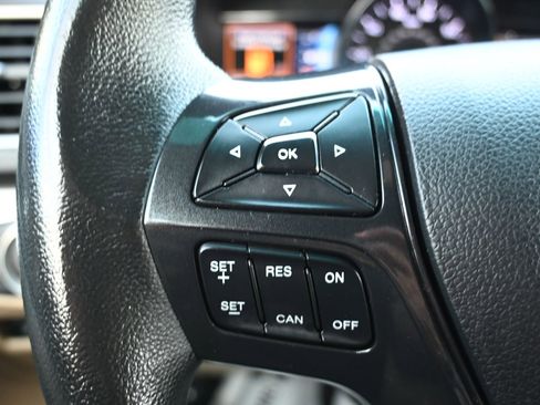 Used 2017 Ford Explorer XLT w/ Equipment Group 202A image 8