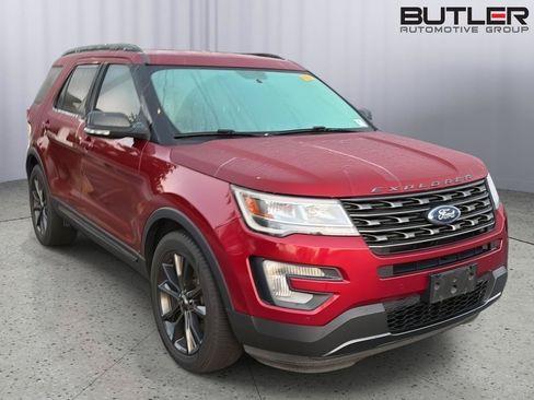 Used 2017 Ford Explorer XLT w/ Equipment Group 202A FWD image 5