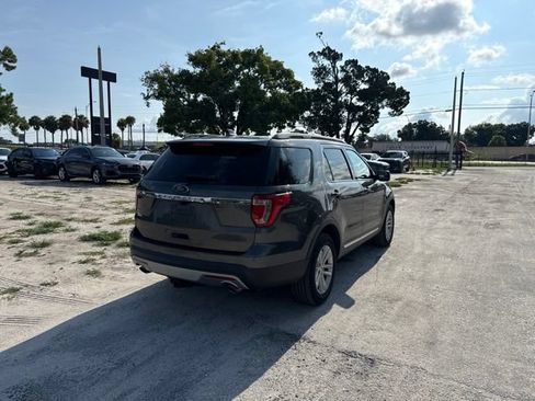 Used 2017 Ford Explorer XLT w/ Equipment Group 202A FWD image 4