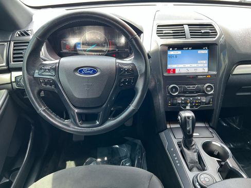 Used 2018 Ford Explorer XLT w/ Equipment Group 201A AWD/4WD image 17