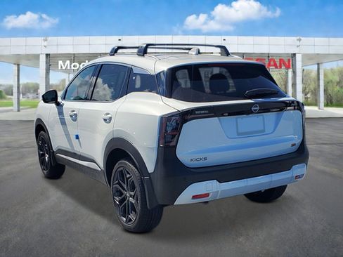 New 2026 Nissan Kicks SR w/ Cold Weather Package FWD image 4