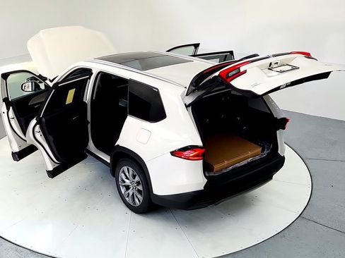 Used 2024 Toyota Grand Highlander AWD image 25