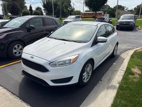 Used 2017 Ford Focus SE FWD image 2