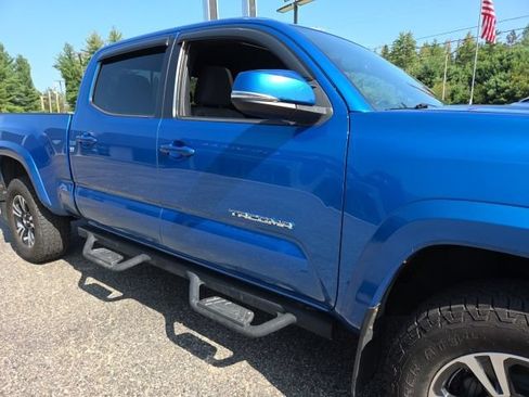 Used 2017 Toyota Tacoma TRD Sport AWD/4WD image 34