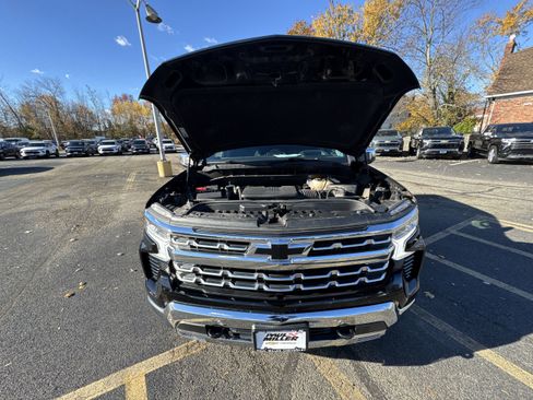 Used 2022 Chevrolet Silverado 1500 LTZ w/ LTZ Premium Package image 31