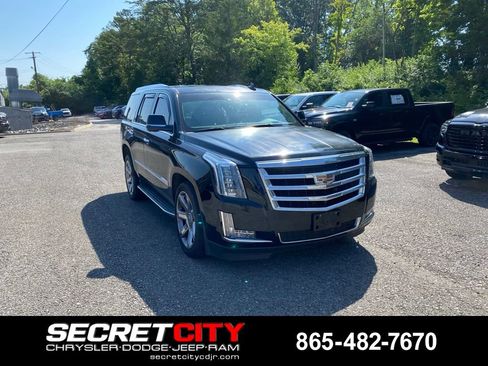 Used 2016 Cadillac Escalade Luxury AWD/4WD image 3