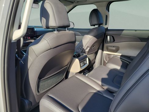 New 2026 Kia Carnival SX FWD image 5