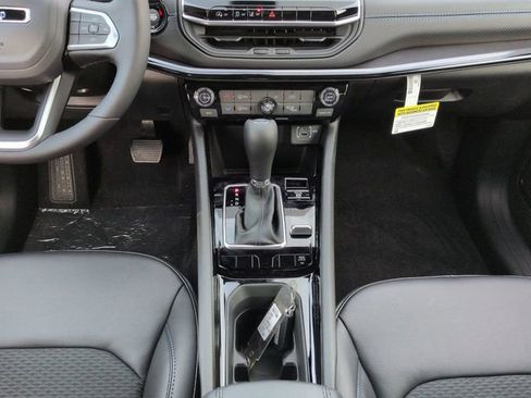 New 2026 Jeep Compass Latitude image 18