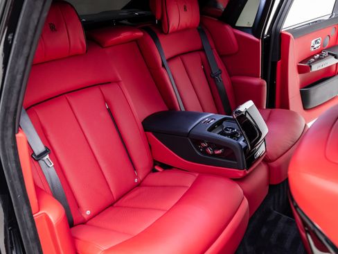 Used 2019 Rolls-Royce Phantom Sedan image 93