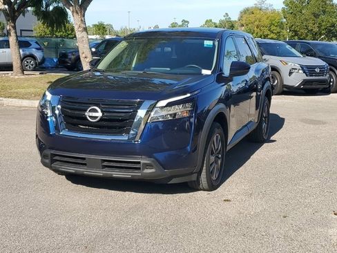 Used 2022 Nissan Pathfinder S image 9