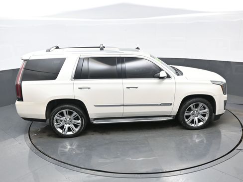 Used 2015 Cadillac Escalade Luxury image 35