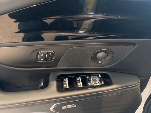 Used 2024 Lincoln Nautilus Reserve w/ Equipment Group 202A image 9