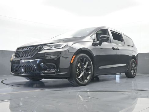 Used 2023 Chrysler Pacifica Limited w/ S Appearance Package image 58
