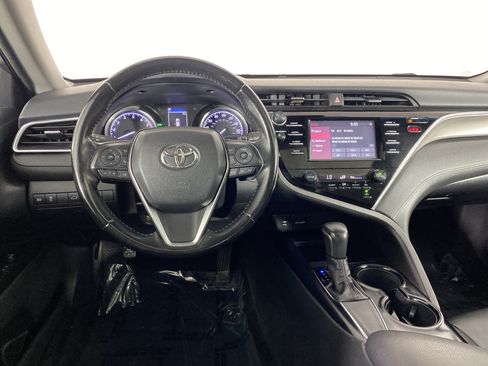 Used 2018 Toyota Camry SE w/ Moonroof Package FWD image 19