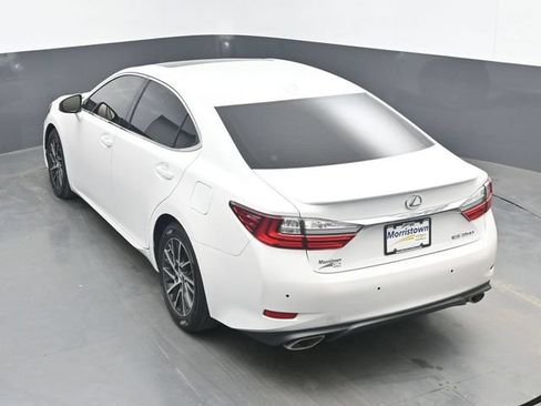 Used 2017 Lexus ES 350 w/ Luxury Package FWD image 34