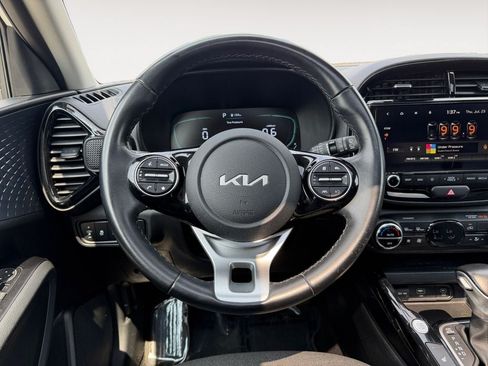 Used 2023 Kia Soul EX FWD image 13