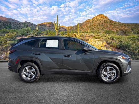 Used 2023 Hyundai Tucson SE AWD/4WD image 3