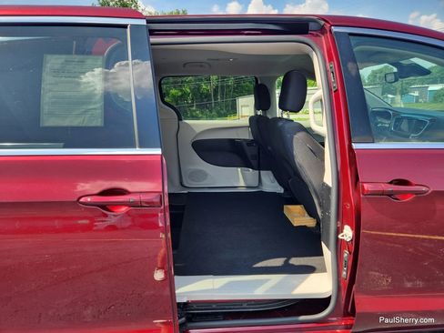 Used 2023 Chrysler Voyager LX image 57