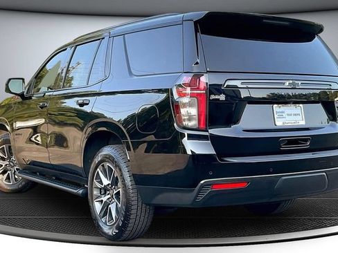 Used 2022 Chevrolet Tahoe Z71 w/ Luxury Package AWD/4WD image 7