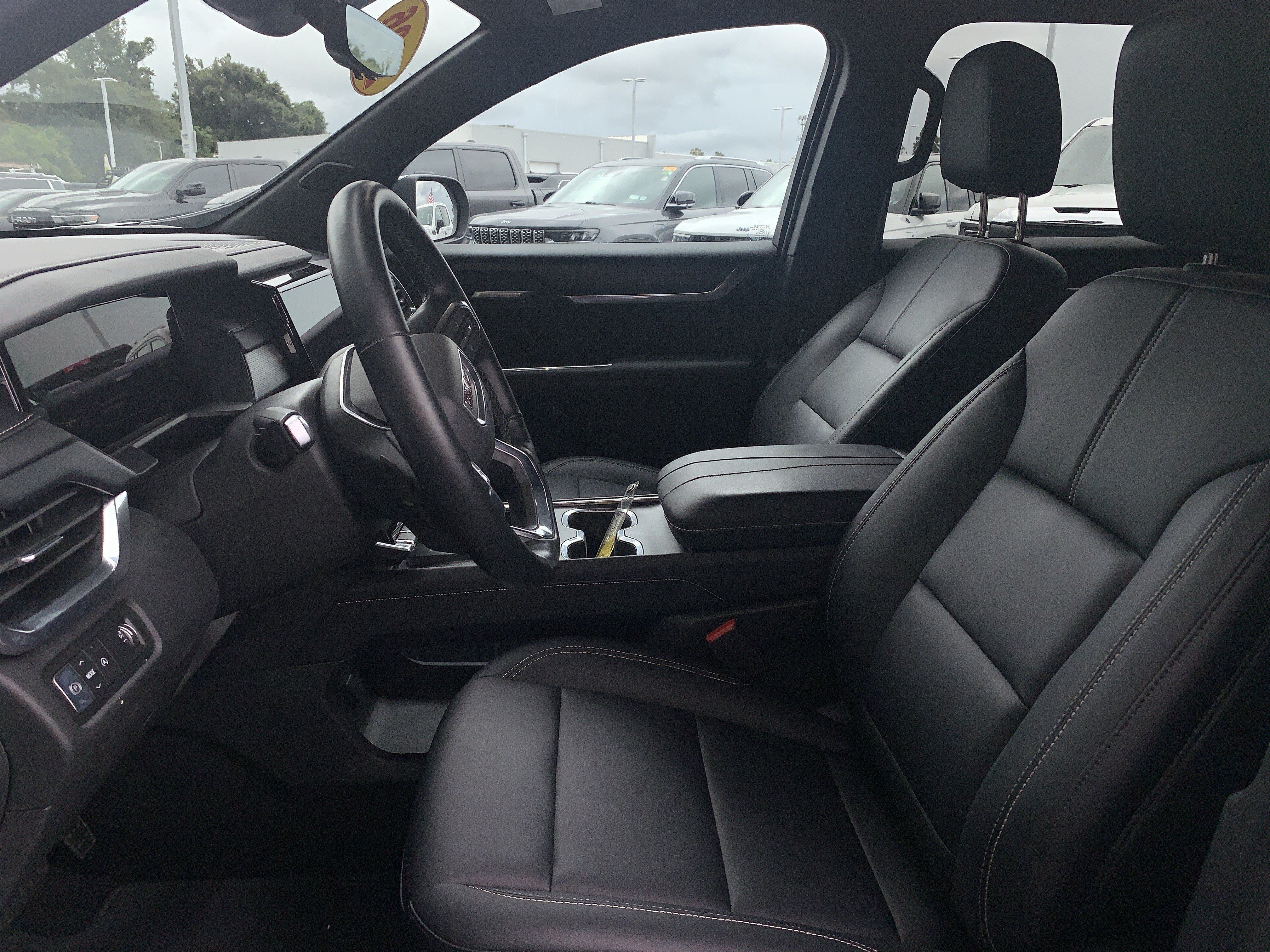 Used 2026 GMC Acadia Elevation w/ Elevation Premium Package FWD image 16