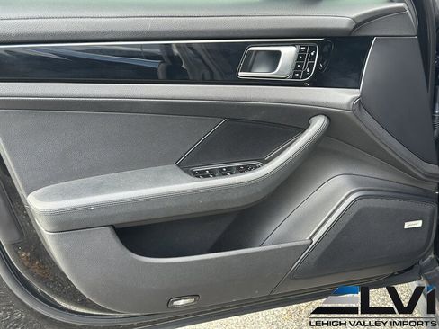 Used 2017 Porsche Panamera 4 image 9