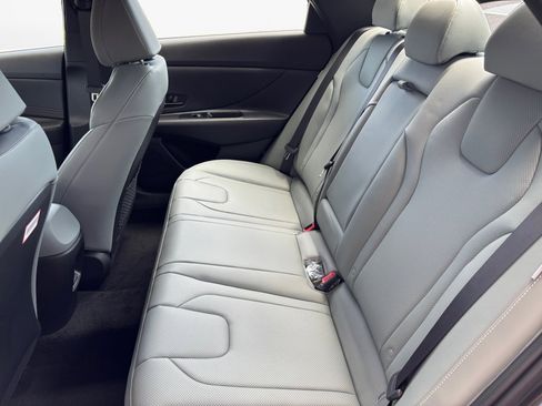 Certified 2025 Hyundai Elantra Limited FWD image 13