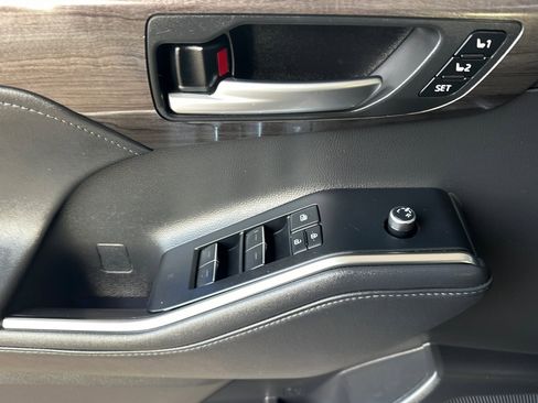 Used 2021 Toyota Highlander Platinum image 8