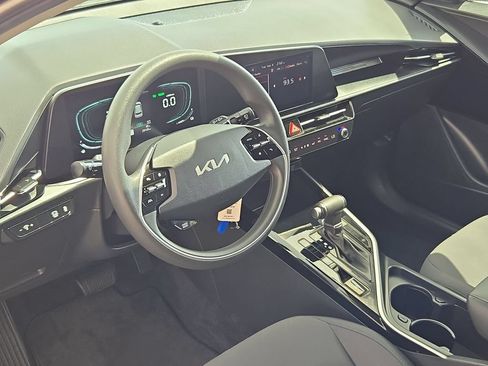 Used 2025 Kia Niro LX FWD image 13