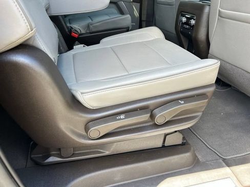 Used 2022 GMC Yukon XL SLT w/ SLT Premium Package AWD/4WD image 38
